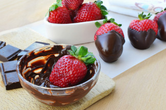 Creamy Chocolate Dipped Strawberries